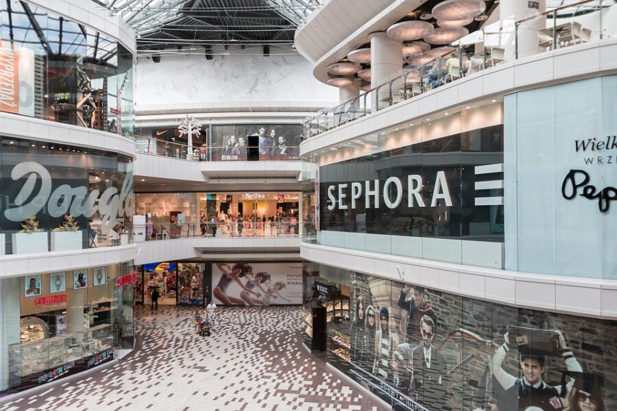 Work in the largest chain stores in Spain